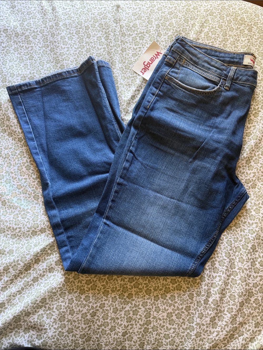 NWT Wrangler High Rise Bold Boot Jeans Size 12 31x30 Medium Wash